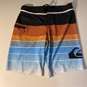 Quicksilver Dry flight Water Repellent 32  swim trunks zippered pocket unlined